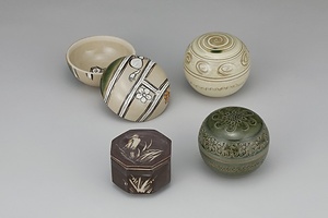 鼡志野八角ボンボン入れ