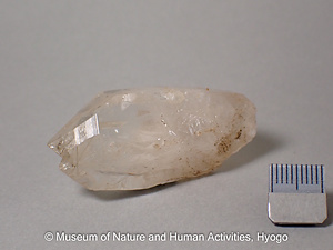 両錐水晶(草入水晶）