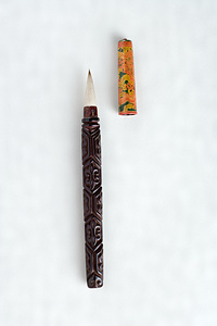 唐物堆黒亀甲唐草文筆