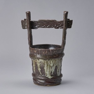 鉄砂変丹荷形花瓶