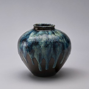芳工青流釉壺