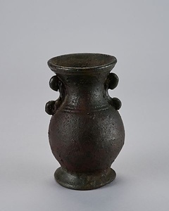 褐釉双耳花生