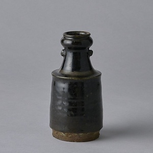 黒釉花生