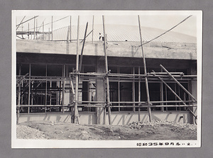 写真（建設中の高岡市民体育館） しゃしん（けんせつちゅうのたかおかしみんたいいくかん）