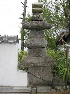 禅定石造層塔