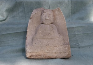 岩穴観音の地蔵菩薩坐像及び阿弥陀如来坐像 いわあなかんのんのじぞうぼさつざぞう<br />
およびあみだにょらいざぞう
