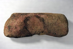 西野山１号墳出土　倣製鳥頭四獣鏡　附　石枕 にしのやま１ごうふんしゅつど　ぼうせいちょうとうしじゅうきょう　つけたり　いしまくら