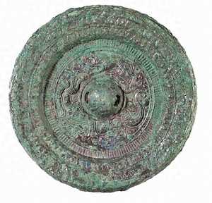 久里双水古墳主体部出土品<BR/>一、平縁盤龍鏡<BR/>一、碧玉製管玉<BR/>一、鉄製刀子