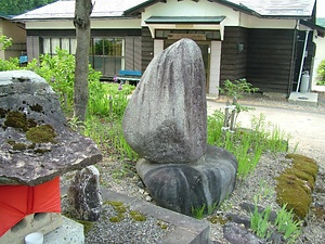 赤芝の草木塔 あかしばのそうもくとう