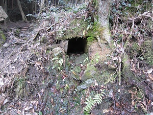 鏡山火薬庫跡 かがみやまかやくこあと