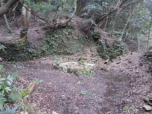鏡山火薬庫跡 かがみやまかやくこあと