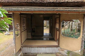 鳥潟会館（旧鳥潟家住宅）　主屋　土蔵　茶室　茶室待合　四阿　社殿　表門　中門 とりがたかいかん（きゅうとりがたけじゅうたく）　しゅおく　どぞう　ちゃしつ　ちゃしつまちあい　あずまや　しゃでん　おもてもん　ちゅうもん