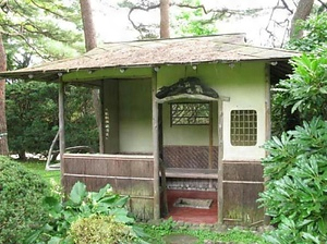 鳥潟会館（旧鳥潟家住宅）　主屋　土蔵　茶室　茶室待合　四阿　社殿　表門　中門 とりがたかいかん（きゅうとりがたけじゅうたく）　しゅおく　どぞう　ちゃしつ　ちゃしつまちあい　あずまや　しゃでん　おもてもん　ちゅうもん