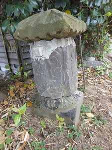 厳照寺の板碑群・石幢 ごんしょうじのいたびぐん・せきどう
