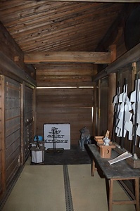 邇々杵神社<br />
　本殿<br />
　境内社河内神社本殿<br />
　多宝塔 ににぎじんじゃ<br />
　ほんでん<br />
　けいだいしゃかわちじんじゃほんでん<br />
　たほうとう