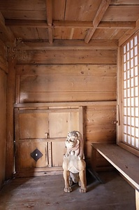 邇々杵神社<br />
　本殿<br />
　境内社河内神社本殿<br />
　多宝塔 ににぎじんじゃ<br />
　ほんでん<br />
　けいだいしゃかわちじんじゃほんでん<br />
　たほうとう