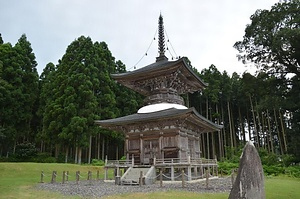 邇々杵神社<br />
　本殿<br />
　境内社河内神社本殿<br />
　多宝塔 ににぎじんじゃ<br />
　ほんでん<br />
　けいだいしゃかわちじんじゃほんでん<br />
　たほうとう