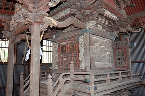 諏訪神社本殿