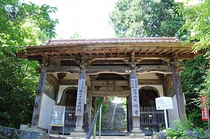 並瀧寺庫裏　附、鐘楼、仁王門、棟札２枚 なみたきじくりつけたり、しょうろう、におうもん、むねふだにまい