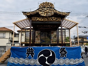 葉鹿仲町の屋台<br />
（旧名称　山車）