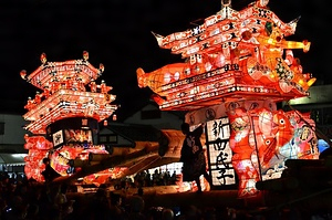 津沢夜高あんどん祭