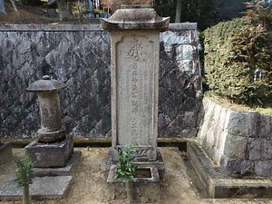 松寿院供養塔