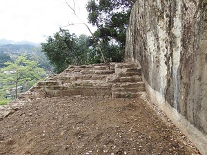 富岡製糸場土台石採掘場所跡 とみおかせいしじょうどだいせきさいくつばしょあと
