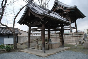 顕証寺<br />
　本堂<br />
　庫裏<br />
　長屋門<br />
　西長屋<br />
　東長屋<br />
　渡廊<br />
　表門及び脇築地塀<br />
　鐘楼<br />
　手水舎<br />
附：棟札 けんしょうじ<br />
　ほんどう<br />
　くり<br />
　ながやもん<br />
　にしながや<br />
　ひがしながや<br />
　わたろう<br />
　おもてもんおよびわきついじべい<br />
　しょうろう<br />
　ちょうずしゃ<br />
つけたり：むなふだ