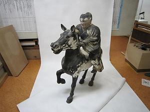 勝手権現騎馬像