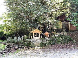 一貴山夷巍寺の石造物群