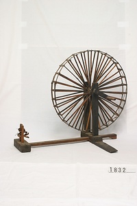 1832 糸車