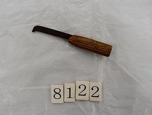 8122 捻