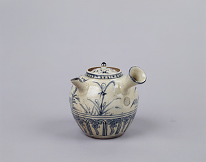 染付花蝶文茶銚（急須）