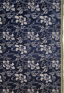 二重蔓牡丹唐草文様天鵞絨