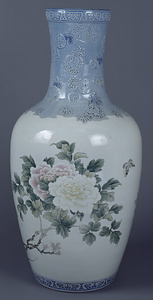 色絵牡丹文花瓶