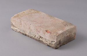 まいづる智恵蔵（旧舞鶴海軍兵器廠弾丸庫並小銃庫）れんが