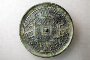 四山字文鏡