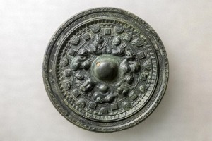 銘帯同向式神獣鏡