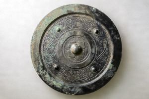 雲気禽獣文鏡