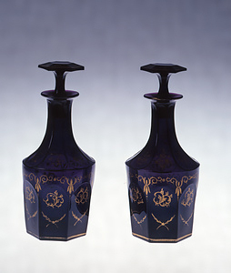 金彩唐草文紫色栓付ガラス瓶