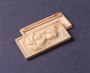 象牙彫西洋人物文小箱