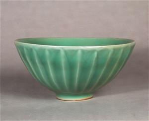 青磁椀（島根県出雲荻杼古墓出土）