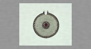 胸飾り（グルヤカ）