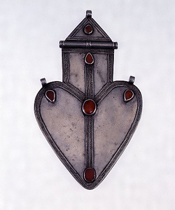 背飾り（アシク）