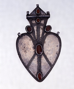 背飾り（アシク）