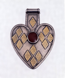 背飾り（アシク）