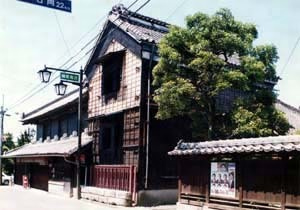 潮田家住宅袖蔵