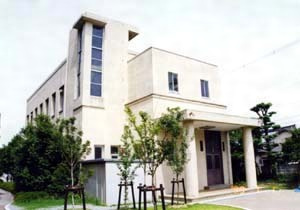 大阪府立三国丘高等学校同窓会館（旧三丘会館）