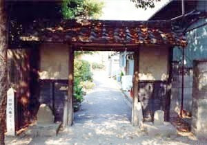 羽田八幡宮門（旧羽田八幡宮文庫正門）