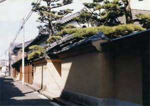 成子家住宅塀